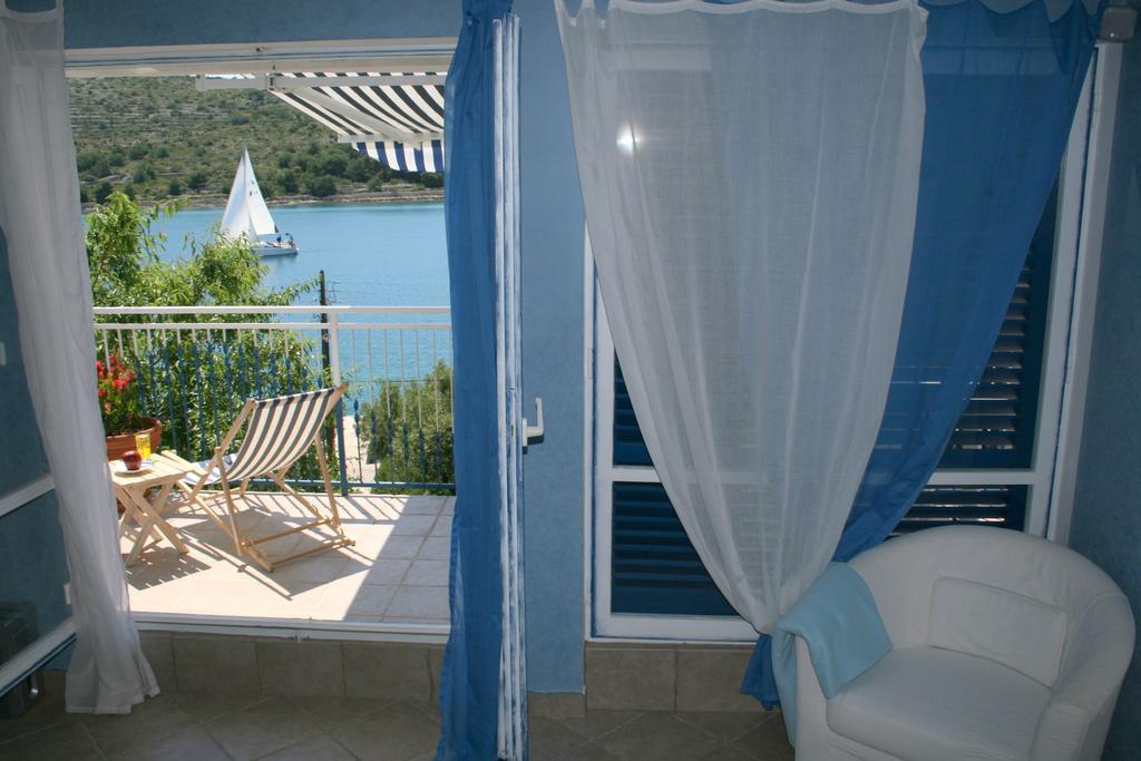 Apartments Mediterraneo 卡普里耶 外观 照片